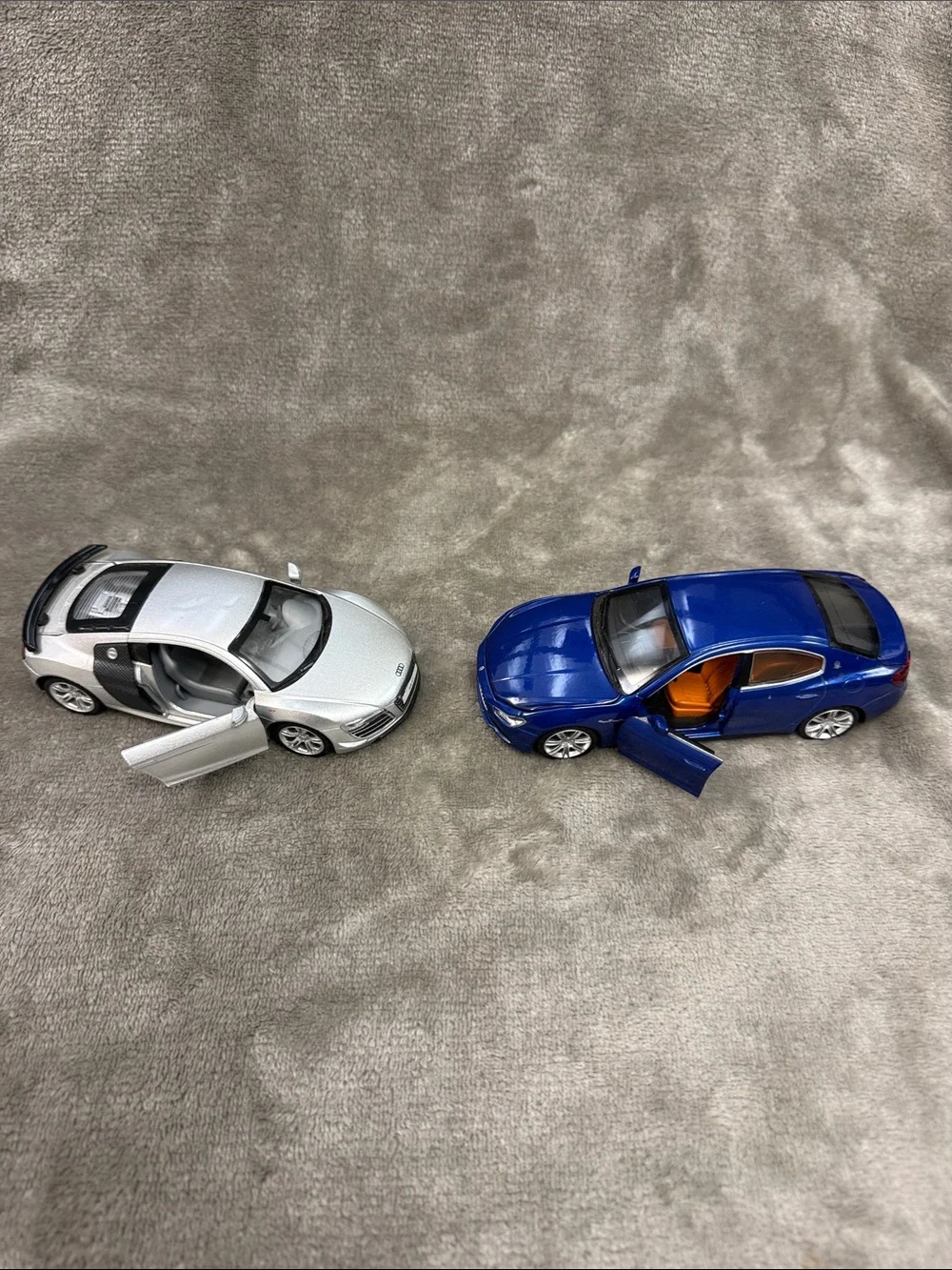 MSZ 1:43 Audi R8 GT Diecast Silver Black  & Maserati Ghibli 4.5